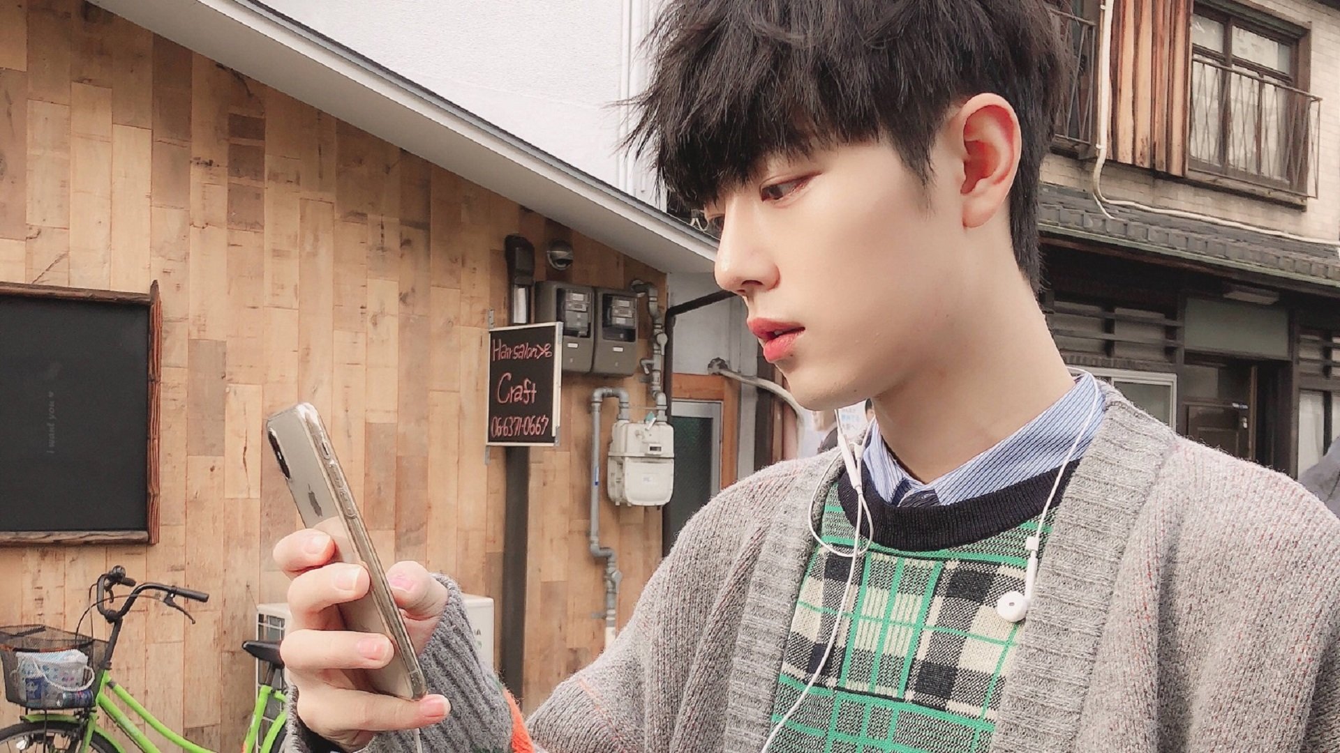 开云官方-激烈对抗不断，场上气氛瞬间升温，气氛猛烈对不对