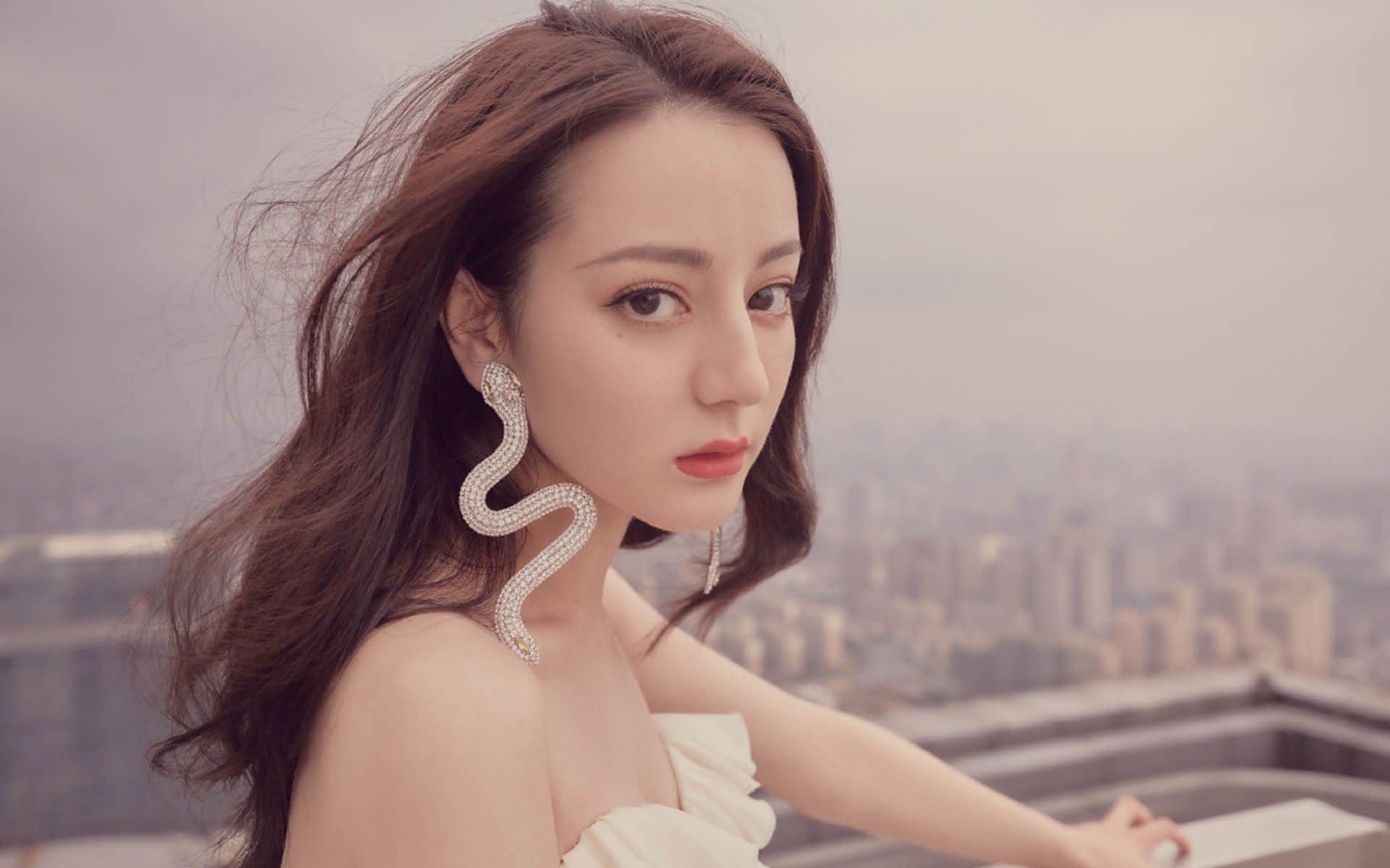 开云官方-国际热身赛国足爆冷 球迷反思战术安排，国足打热身赛