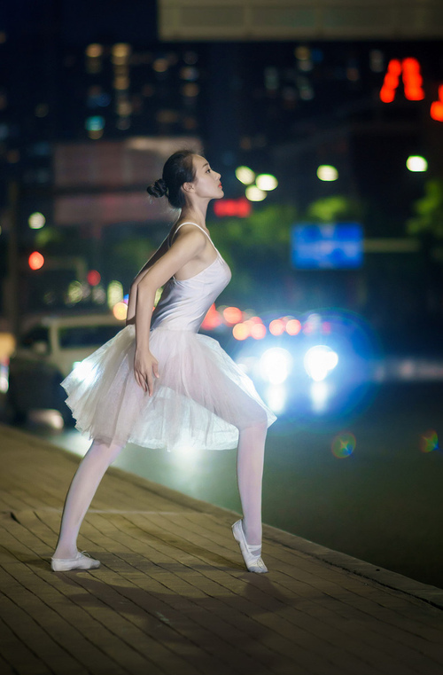 开云网页版-球员体能下降后是否应减缓比赛节奏，球员体能训练